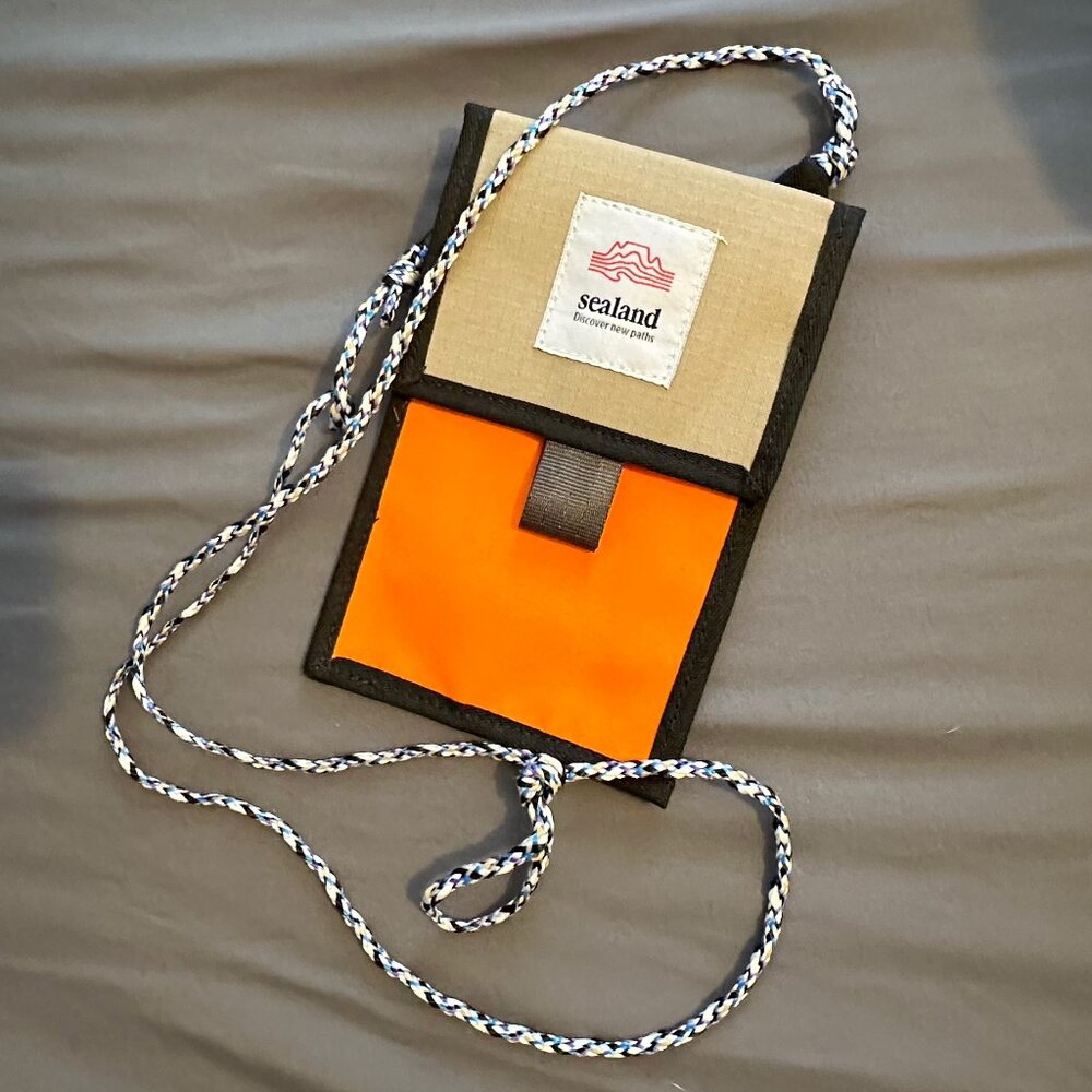 NWOT unique Sealand core pronto water repellent crossbody bag